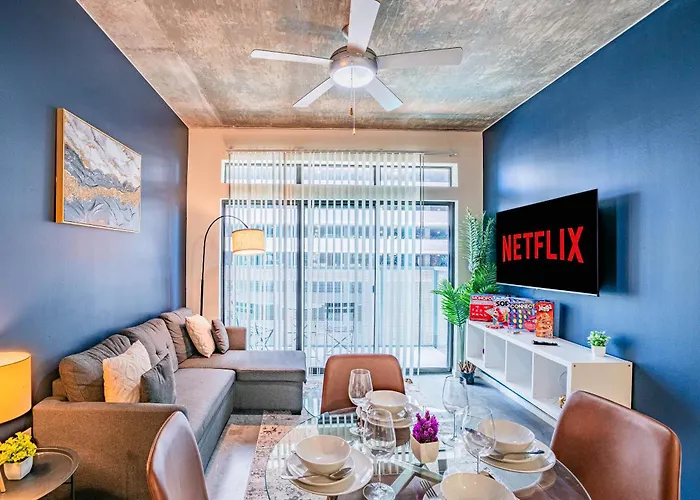 Dt Phx Getaway With Balcony Gym Pool Parking * Phoenix