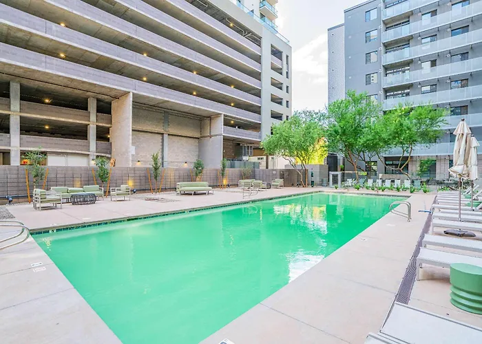 Dt Phx Getaway With Balcony Gym Pool Parking Phoenix