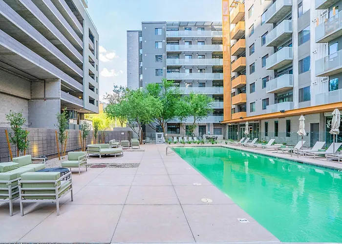 Dt Phx Getaway With Balcony Gym Pool Parking Phoenix