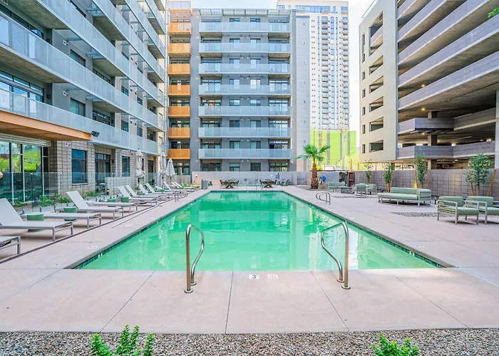 Dt Phx Getaway With Balcony Gym Pool Parking Appartamento