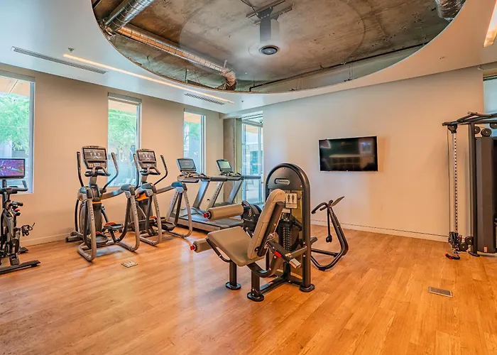 Appartamento Dt Phx Getaway With Balcony Gym Pool Parking Phoenix