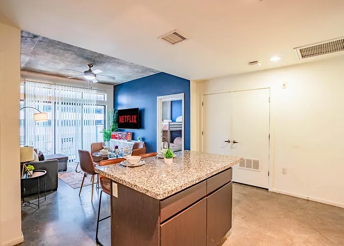 Dt Phx Getaway With Balcony Gym Pool Parking Appartamento