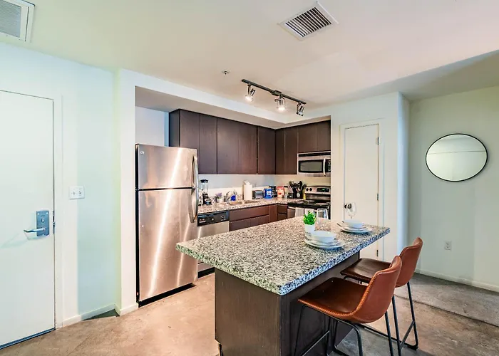 Appartamento Dt Phx Getaway With Balcony Gym Pool Parking Phoenix