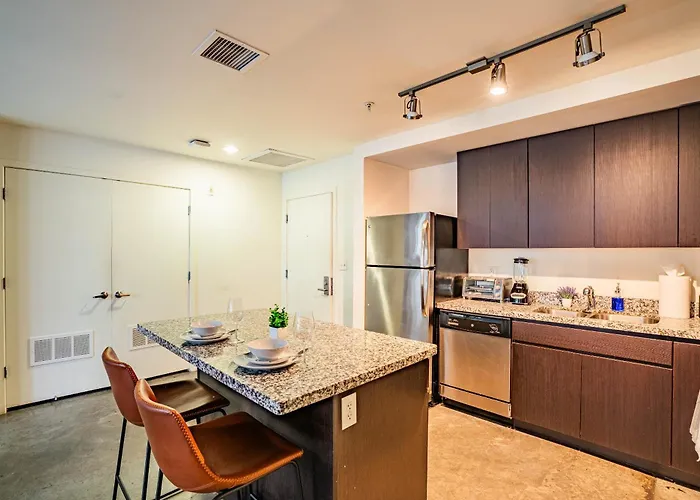 Appartamento Dt Phx Getaway With Balcony Gym Pool Parking Phoenix