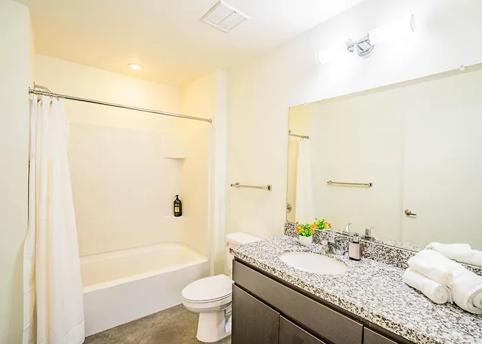 Dt Phx Getaway With Balcony Gym Pool Parking Appartamento *