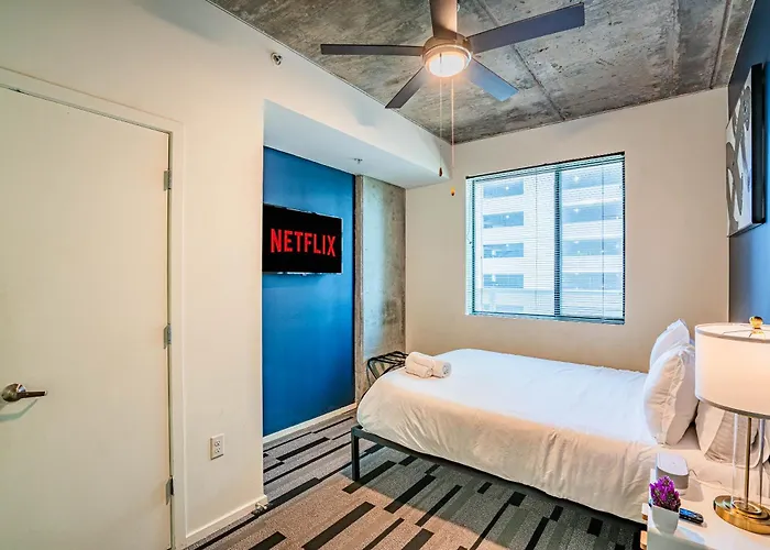 Dt Phx Getaway With Balcony Gym Pool Parking Appartamento *