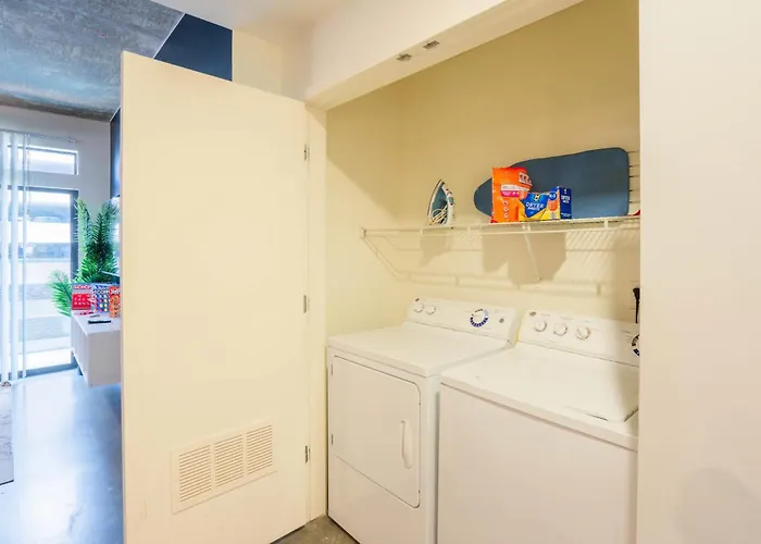 Appartamento Dt Phx Getaway With Balcony Gym Pool Parking *
