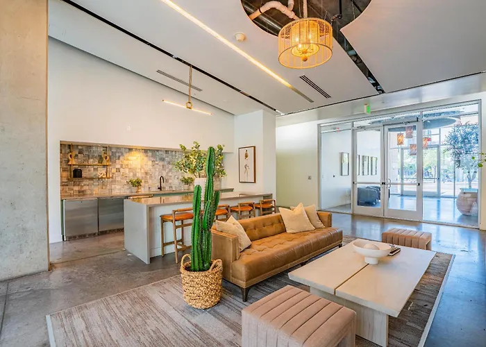 Appartamento Dt Phx Getaway With Balcony Gym Pool Parking Phoenix