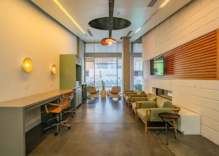 Dt Phx Getaway With Balcony Gym Pool Parking Appartamento *
